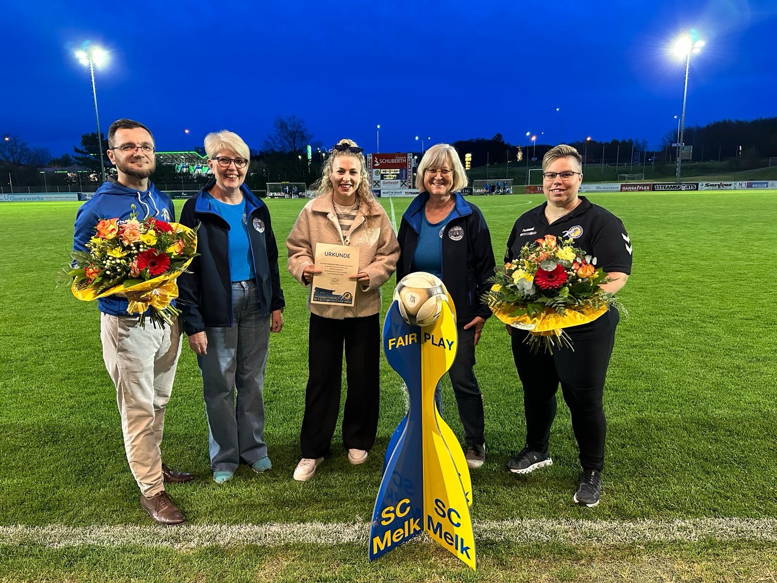 Ballpatronanz beim Frauen-Fußballspiel des SC Melk