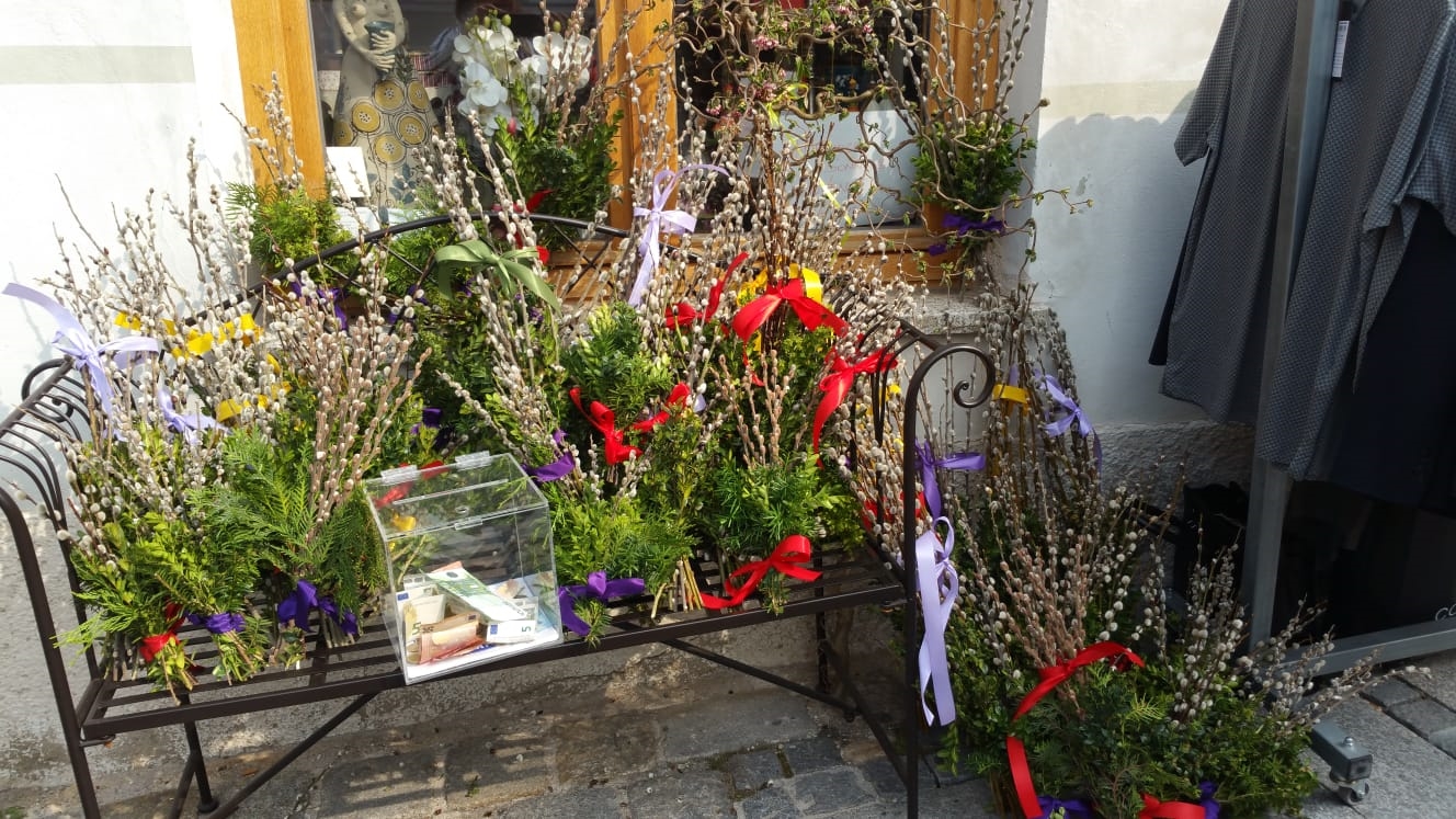 Palmbuschenverkauf in der Melker Innenstadt